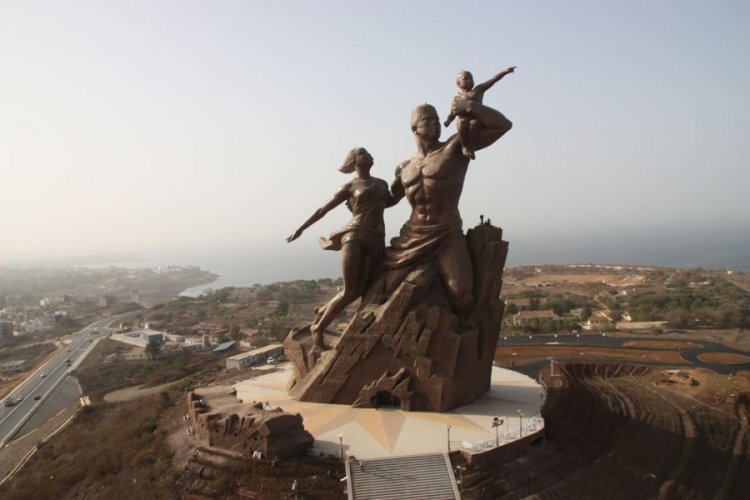نصب النهضة الإفريقية في السنغال