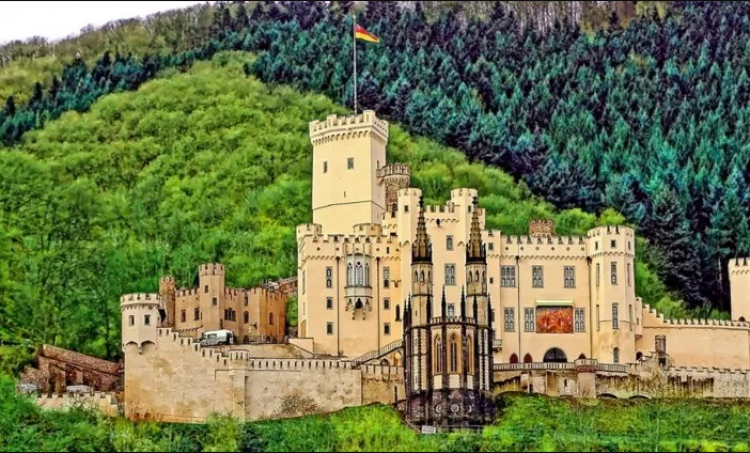 قلعة ستولزينفيلز في كوبلنز ألمانيا