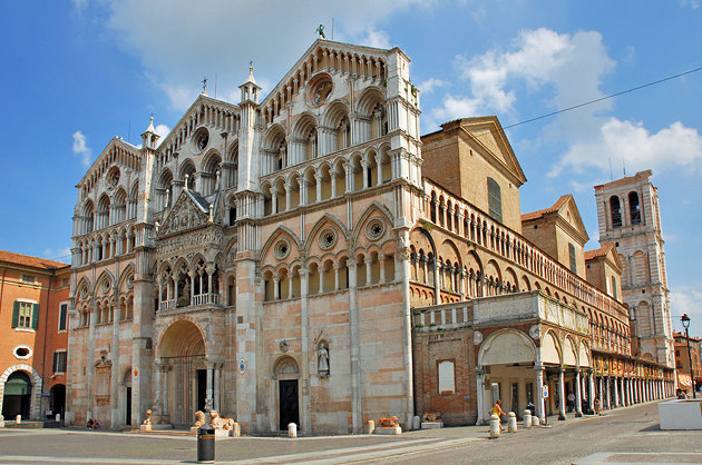 كاتدرائية سان جيورجيو في مدينة فيرارا الإيطالية