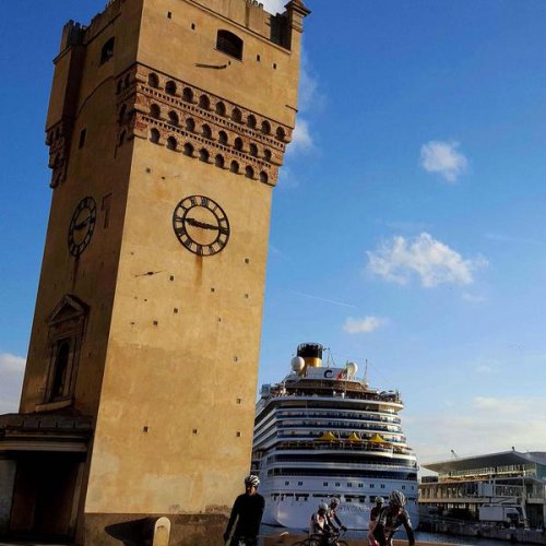 برج المراقبة في مدينة سافونا الإيطالية