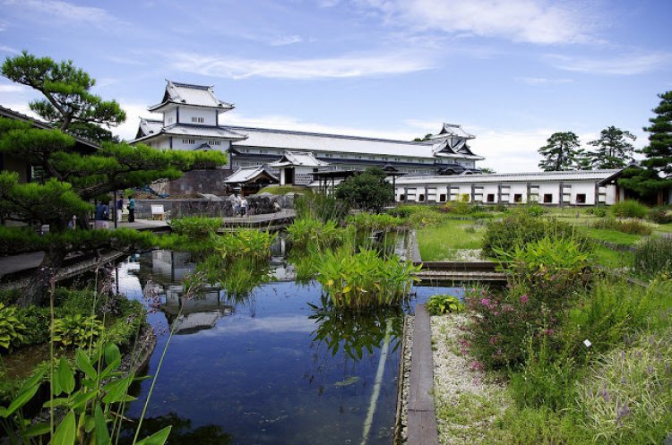قلعة كانازاوا في مدينة كانازاوا اليابانية