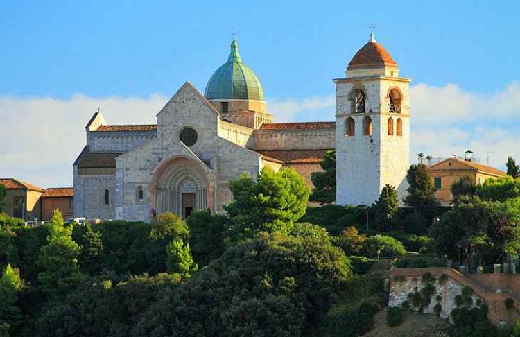 كاتدرائية القديس سان سيرياكو في إيطاليا