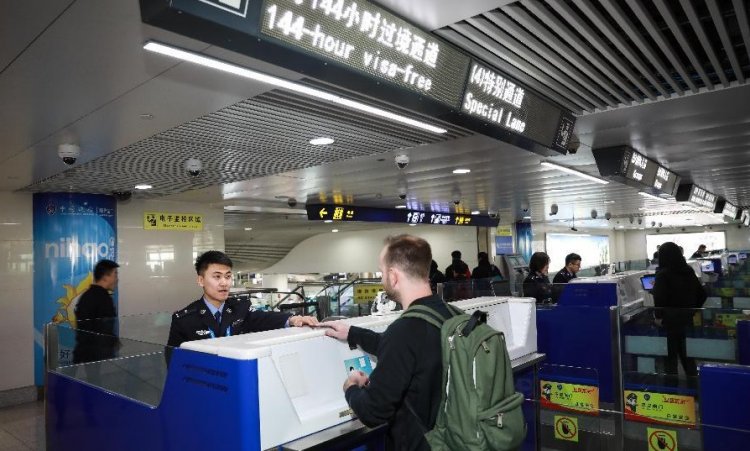 الصين تطبق سياسة الإعفاء من تأشيرة العبور