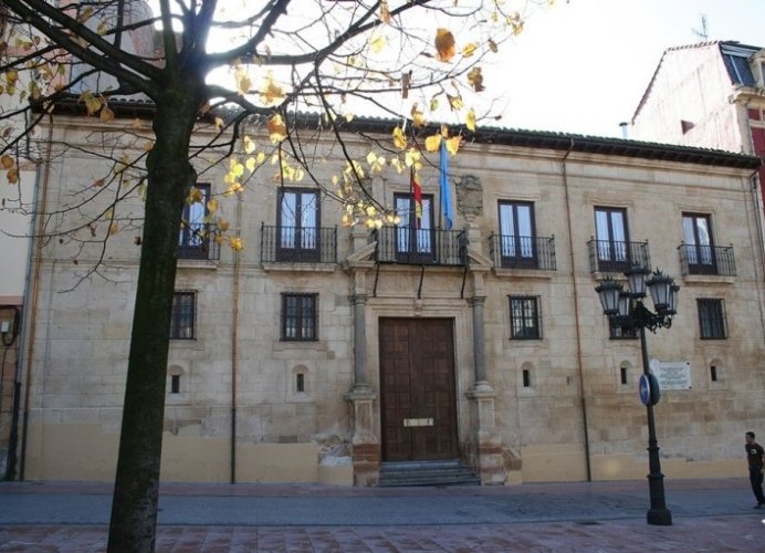 قصر الكونت تورينوفي مدينة أوفييدو الاسبانية