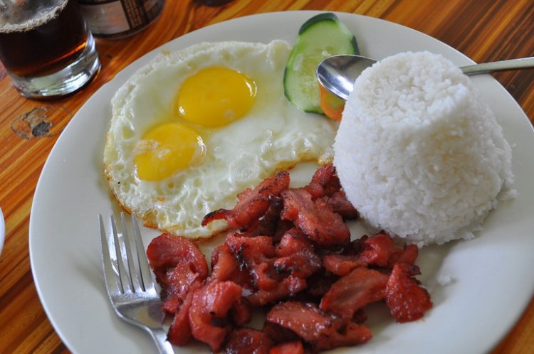 عادات تناول الطعام في الفلبين