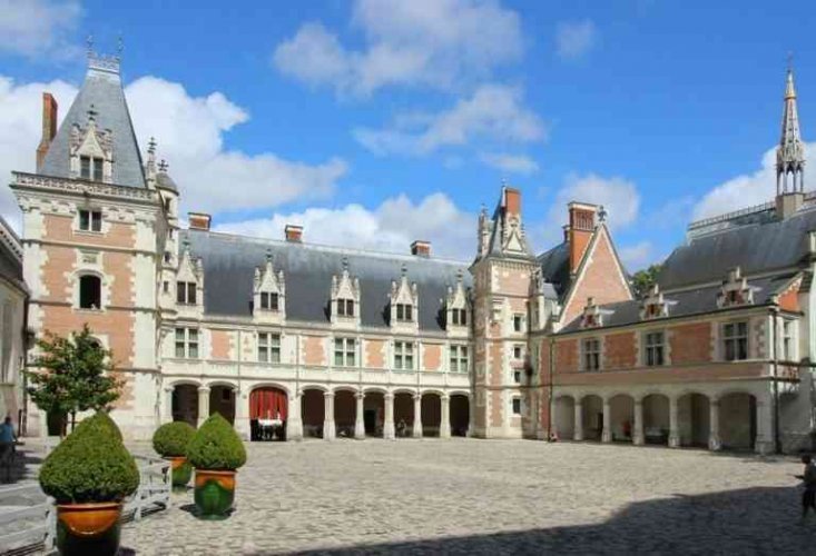 القلعة الملكية في مدينة بلوا الفرنسية
