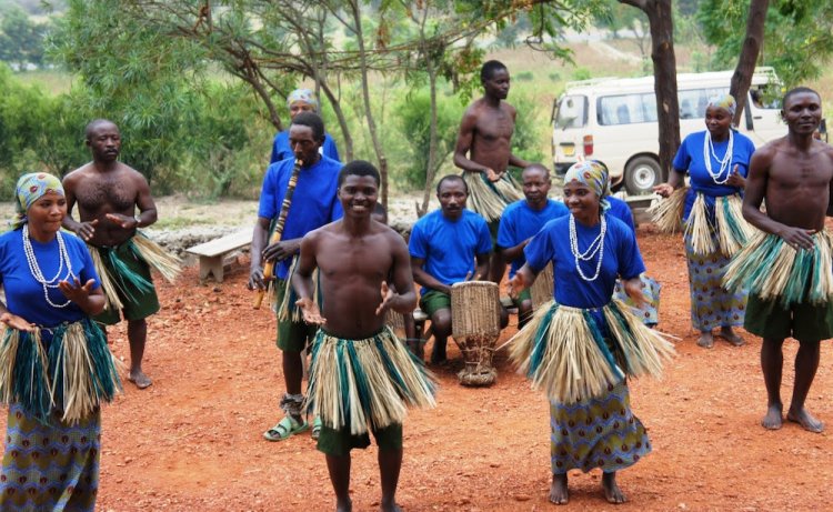 الرقص في أوغندا