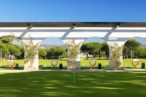 منتجع باين كليفس وملعب الجولف