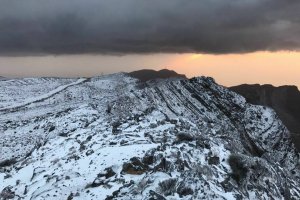 الثلوج تغطي جبل جيس في رأس الخيمة