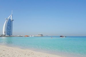 شاطئ جميرا في دبي