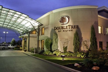 فندق  DoubleTree by Hilton