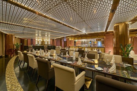مطعم دي أكس بي جريل فندق ملينيوم المطار دبي