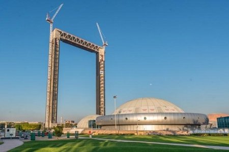برواز دبي المطلي بماء الذهب التحفة المعمارية الاجمل في العالم