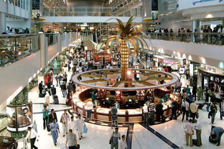 مطار دبي يتيح للمسافرين مشاهدة احدث الافلام مجانا