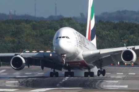 طيران الإمارات تبدأ رحلات إلى مطار ستانستيد