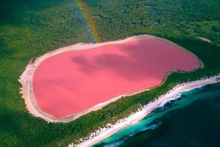 البحيرة الوردية في السنغال