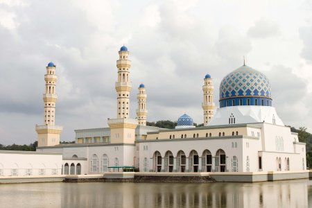 مسجد أحمد قديروف في إندونيسيا 