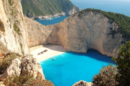 شاطئ ميرتوس في اليونان