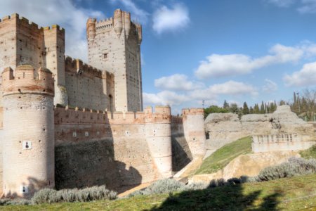 قلعة لا موتا في اسبانيا , اجمل قلاع العالم .