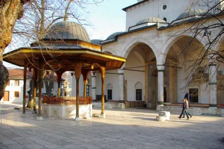 مسجد الغازي بمدينة سراييفو