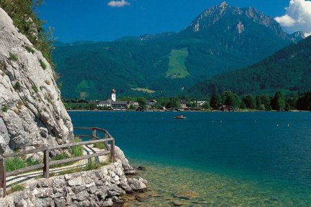 بحيرة وولف غانغ سي في النمسا