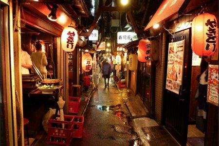 سوق تسوكيجي في مدينة طوكيو