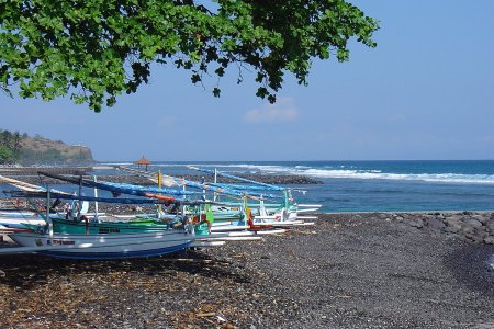 جزيرة كانديداسا Candidasa في إندونيسيا