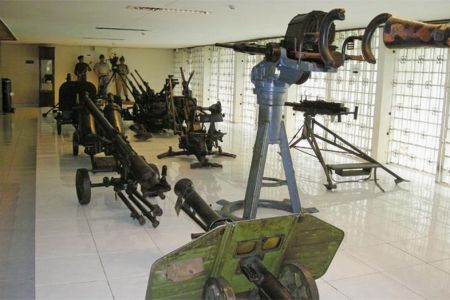 متحف ماندالا للأسلحة في باندونق - إندونيسيا