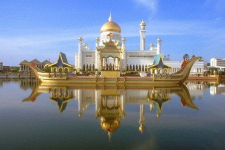 مسجد السلطان عمر علي سيف الدين في سلطنة بروناي
