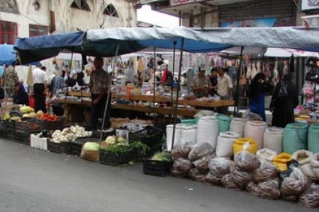 سوق الأحد الشعبي في بيروت