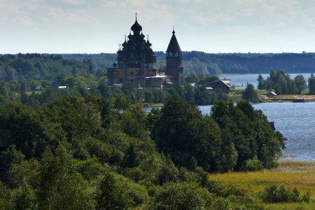 مدينة كيجي الملقبة بمدينة الكنائس الخشبية في روسيا 