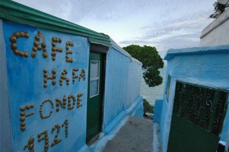 مقهى الحافة في طنجة - المغرب