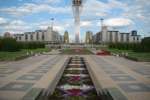 مشهد أمامي لرج باتريك الرمز الجديد لمدينة أستانة في كازخستان 