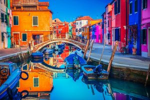 بروانو جزيرة الألوان في إيطاليا