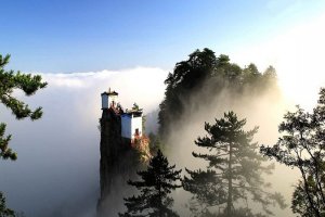معبد الطاوية فوق قمة جبل "تاون" في الصين