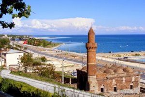 بحيرة وان في تركيا