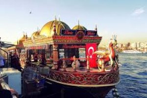 ميناء أمين أونو في اسطنبول تركيا