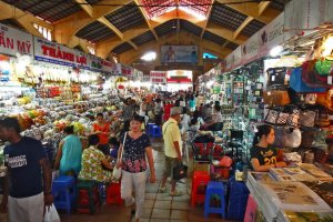 سوق بن ثانه في مدينة هو تشي منه بفيتنام