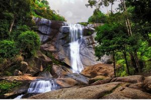 شلالات توجوه تالاجا Telaga Tujuh Waterfalls في لانكاوي في ماليزيا