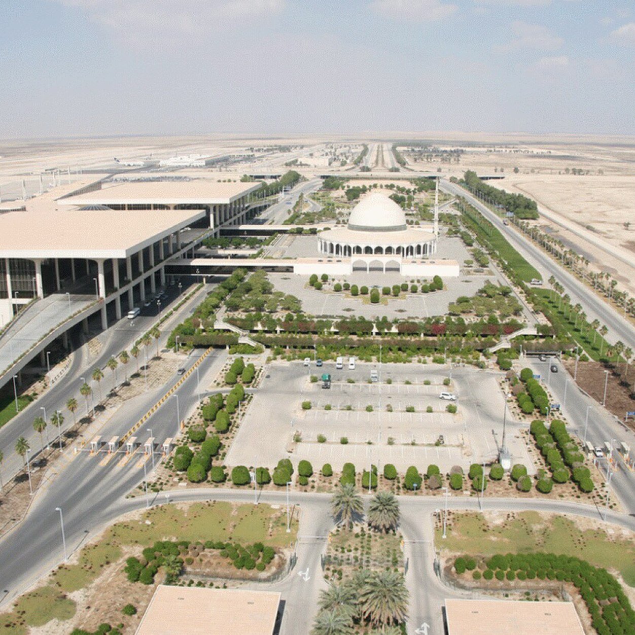 مطار الملك فهد الدولي في الدمام سائح